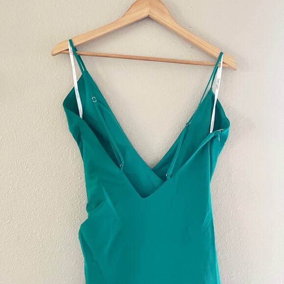 NEW Revolve x Lovers + Friends Evergreen Ruffled dress in Jewel Green - Picture 3 of 11